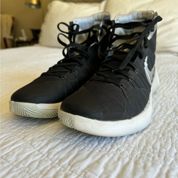 Nike Hyperdunk Basketball Mens Shoes size 11 - Picture 4 of 9